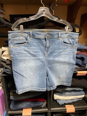 #210 size 18 torrid Classic Light Blue Denim Women's Shorts